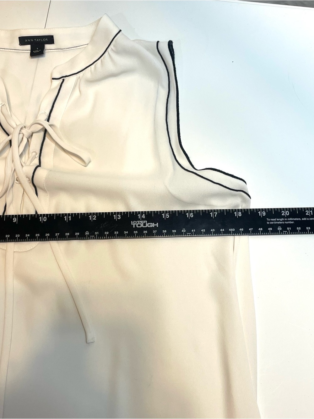 Ann Taylor Cream Sleeveless Tie-Neck Shell with Black Piping Women’s Size Small - Picture 6 of 7